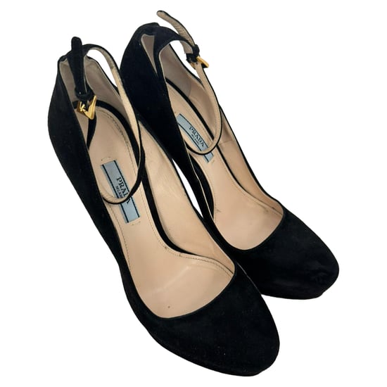 Prada Riemchen-Pump mit Plateau in schwarzem Wildleder - Image 5