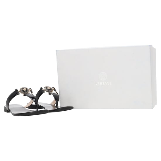 Versace Medusa Logo-Plakette Zehentrenner-Sandalen aus schwarzem Leder - Image 5