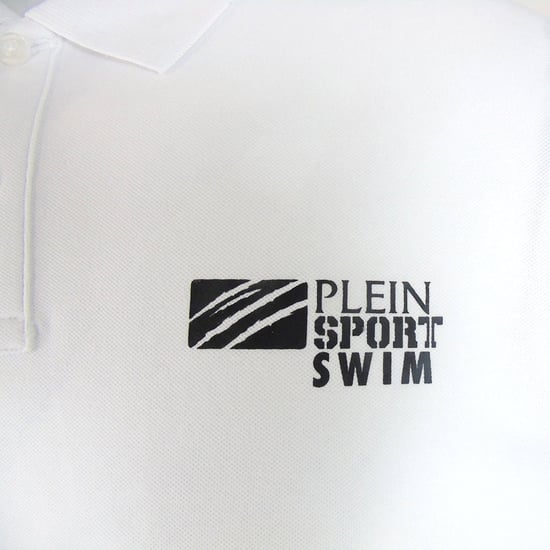 Klassisches Polo-Shirt mit kurzem Arm und Kragen-Logo in Weiß - Image 4