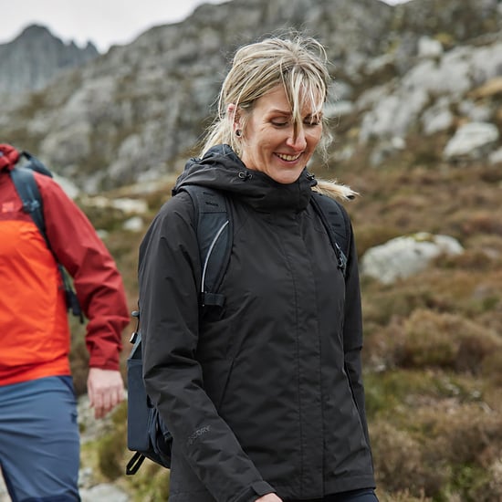 Damen wasserdichte Wanderjacke mit Kapuze und winddichtem Regenschutzmantel - Image 4