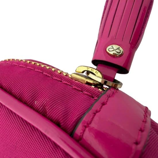 Anya Hindmarch Kameratasche mit Reißverschluss aus pinkfarbenem Nylon - Image 5