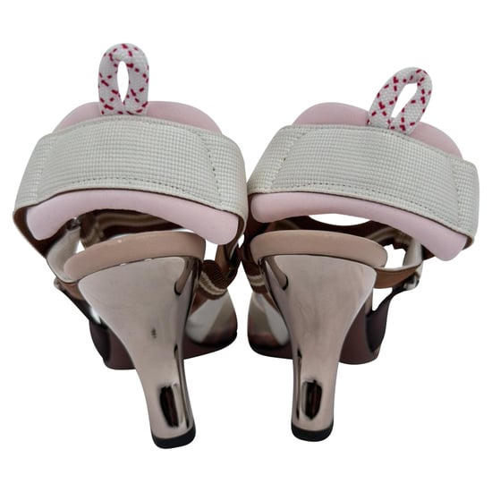 Fendi Mesh Colibri Pumps aus braunem Nylon - Image 2