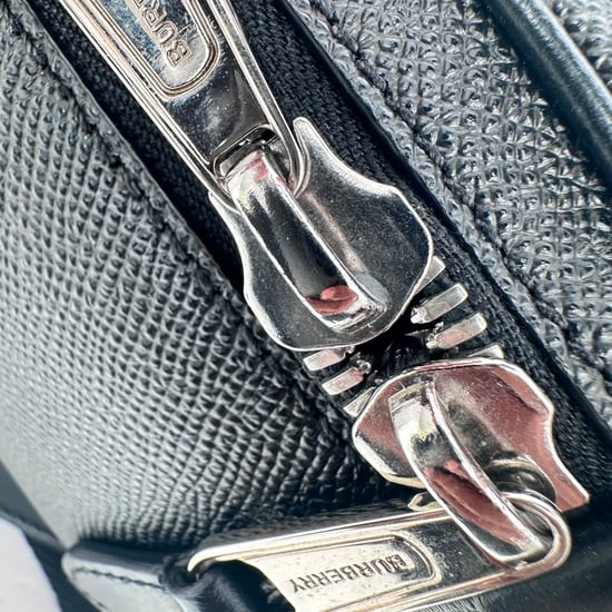 Burberry Rocco Rucksack aus schwarzem genarbtem Leder - Image 6