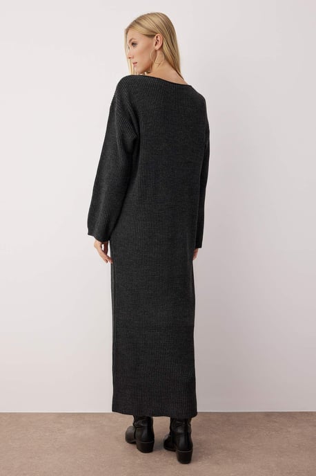 Graues, flaches, langes, lässiges Damenkleid - Image 3