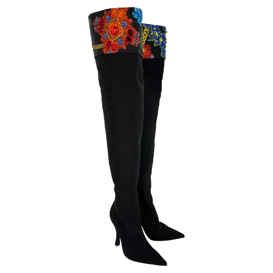 Versace Overknee-Stiefel mit Kristallen aus schwarzer Baumwolle - Image 3