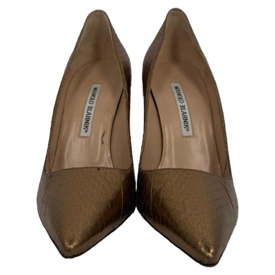 Manolo Blahnik BB Pumpe mit spitzem Zehenbereich aus bronzefarbenem Schlangenleder - Image 1