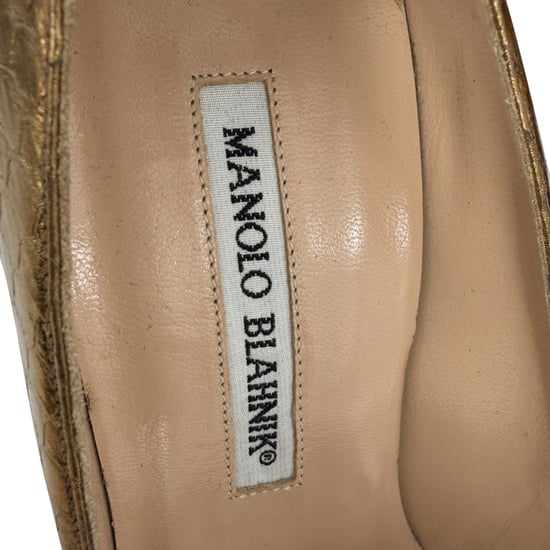Manolo Blahnik BB Pumpe mit spitzem Zehenbereich aus bronzefarbenem Schlangenleder - Image 6