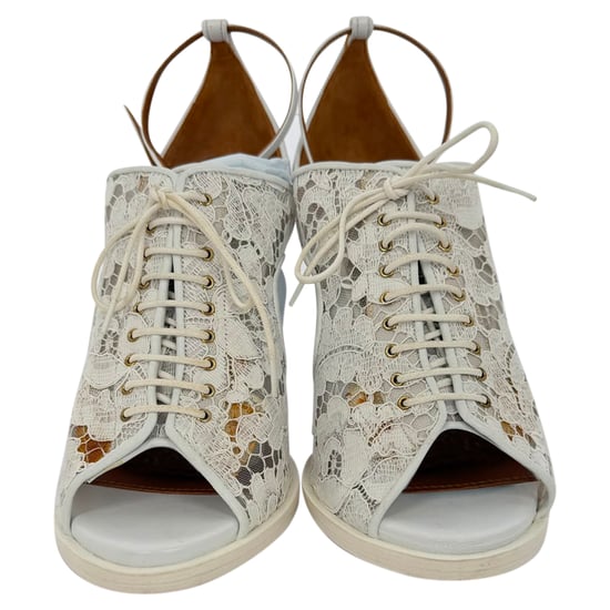 Givenchy Lochmuster High Heels in Weiß - Image 2