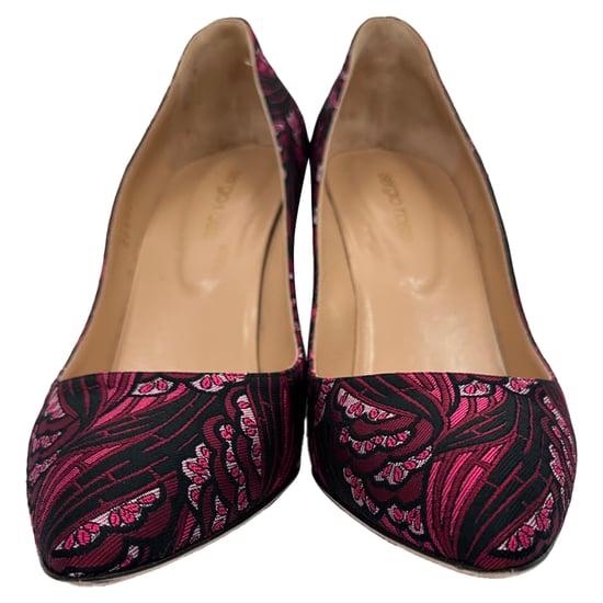 Sergio Rossi Pumps mit spitzem Zehenbereich aus schwarzem Canvas mit Blumenmuster - Image 2