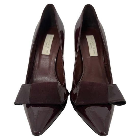 Stella McCartney Spitzenzehen-Stiletto aus burgunderrotem Lackleder - Image 1