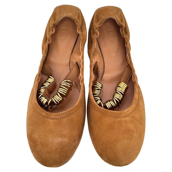 Tod's Ballerinas mit goldenem Ringdetail aus braunem Wildleder - Image 4