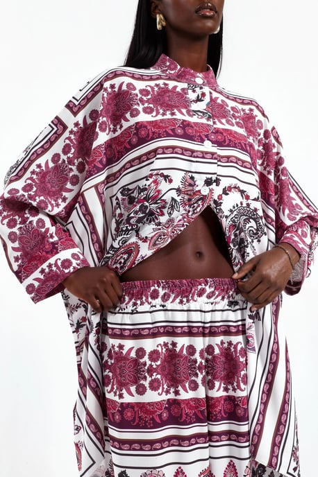 Muster-Bluse mit V-Ausschnitt und weit geschnittene Hosen Set - Image 4