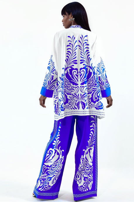Muster-Bluse mit V-Ausschnitt und weit geschnittene Hose Set - Image 3