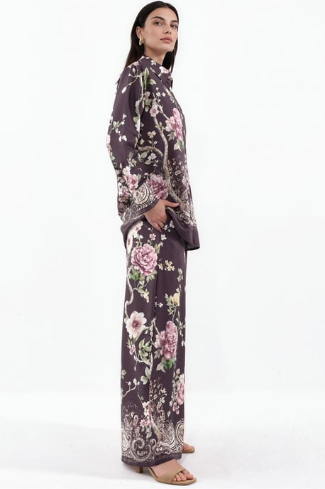 Blumenshirt und weiter Hosenanzug - Image 2