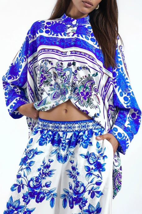 Musterbluse mit V-Ausschnitt und weit geschnittene Hose Set - Image 4