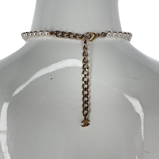 Chanel CC Verzierter Perlen-Halsreif in Gold Strass - Image 4