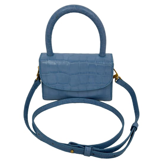 Mini-Henkeltasche von By Far aus hellblauem Leder mit Krokodilprägung - Image 2