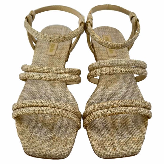 Cult Gaia Sandalen mit Knöchelriemen in Beige Raffia - Image 3