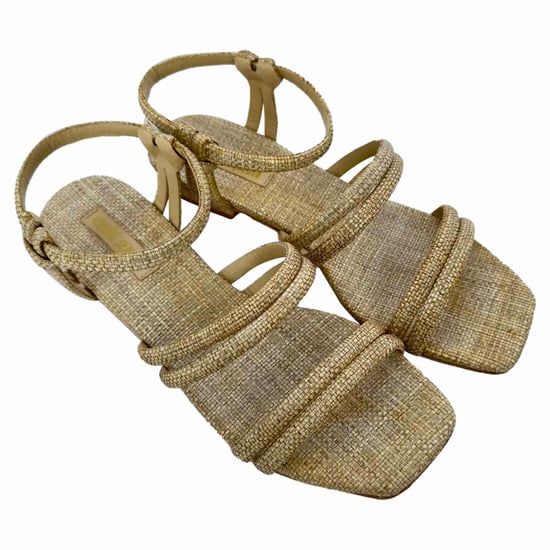 Cult Gaia Sandalen mit Knöchelriemen in Beige Raffia - Image 5