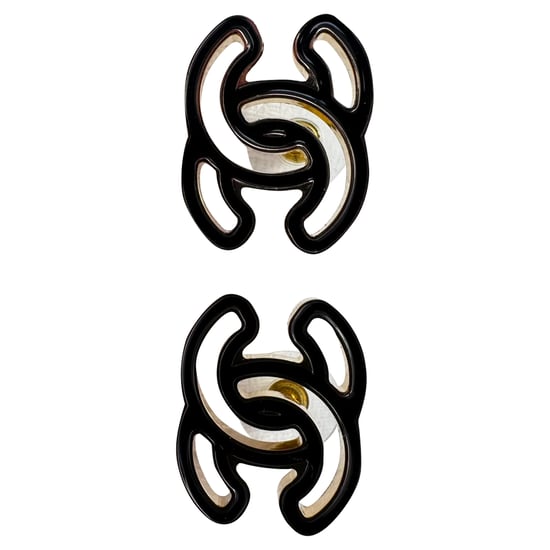Chanel CC Emaille Stecker Ohrringe aus schwarzem Harz - Image 2