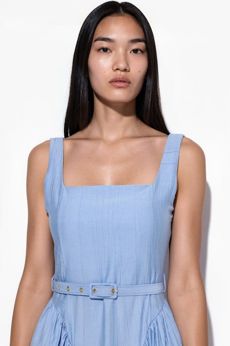Kleid mit quadratischem Kragen und Taillengürtel in Midi-Länge - Image 4