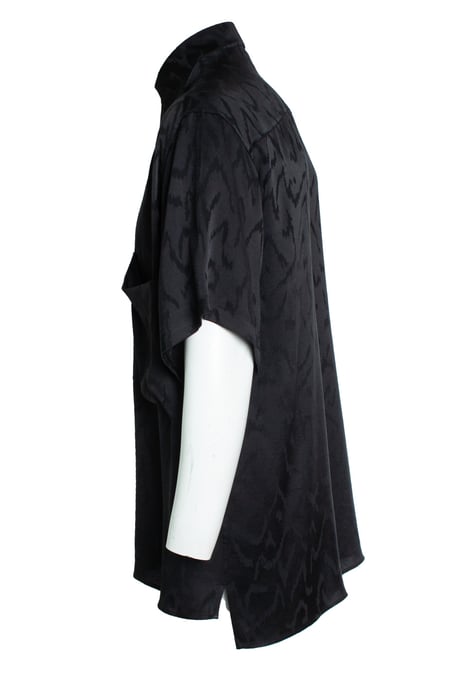 Saint Laurent, kurzärmeliges Satinhemd mit Zickzackmuster - Image 2