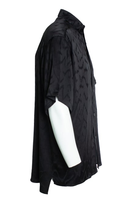 Saint Laurent, kurzärmeliges Satinhemd mit Zickzackmuster - Image 4