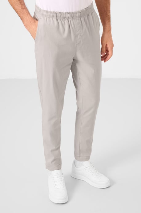 Herren Chinos mit geradem Schnitt aus Gabardine - Image 2