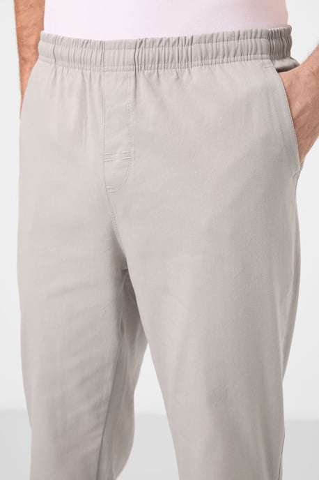 Herren Chinos mit geradem Schnitt aus Gabardine - Image 4