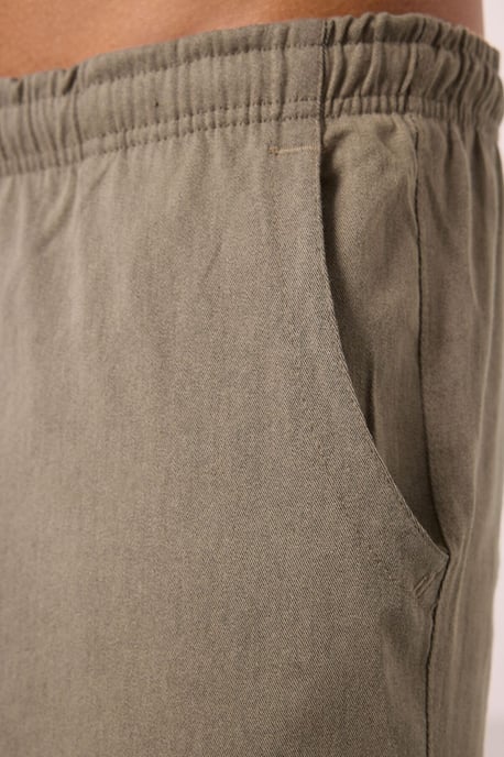 Herren Chinos mit geradem Schnitt aus Gabardine - Image 3