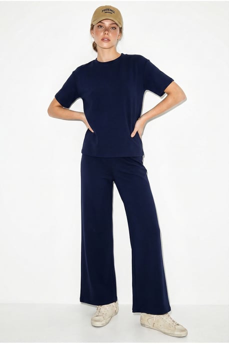 T-Shirt mit Rundhalsausschnitt und Hose im Zwei-Teile-Set - Image 2