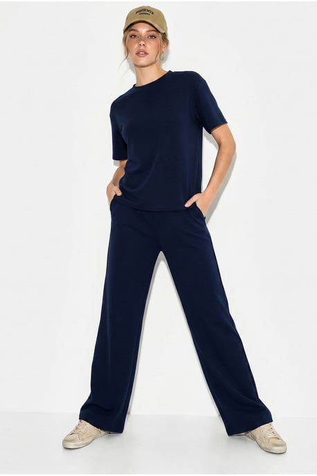T-Shirt mit Rundhalsausschnitt und Hose im Zwei-Teile-Set - Image 4