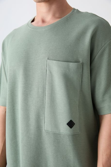Übergrößen Baumwollmischung Rundhalsausschnitt T-Shirt mit Tasche - Image 3