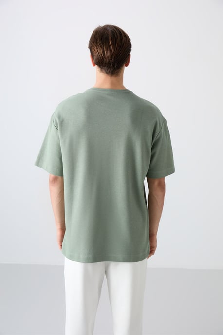 Übergrößen Baumwollmischung Rundhalsausschnitt T-Shirt mit Tasche - Image 5