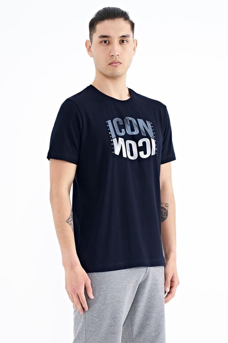Tommy Life Bedrucktes T-Shirt mit Rundhalsausschnitt und Patch - Marineblau - Image 4