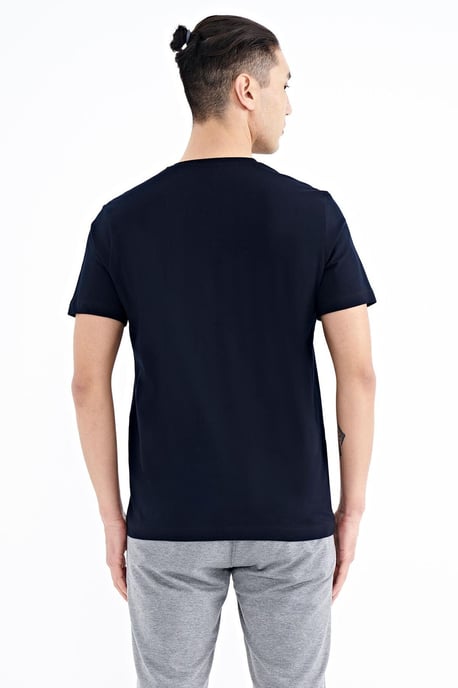 Tommy Life Bedrucktes T-Shirt mit Rundhalsausschnitt und Patch - Marineblau - Image 5