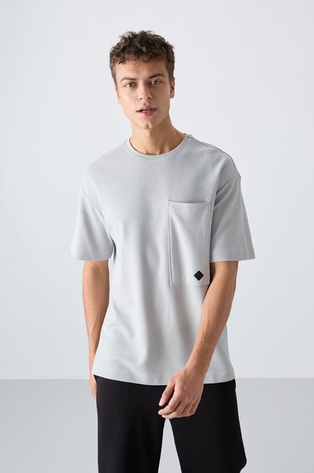 Übergrößen Baumwollmischung Rundhalsausschnitt T-Shirt mit Tasche - Image 4