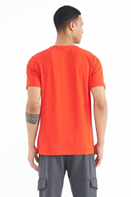 Bedrucktes Rundhalsausschnitt T-Shirt mit Patch - Image 5