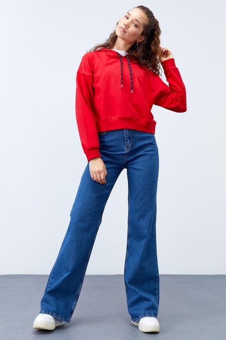 Lässiges Kapuzensweatshirt mit Bindegürtel - Image 4