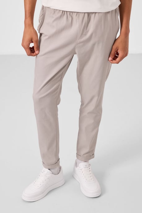 Herren Chinos mit geradem Schnitt aus Gabardine - Image 2