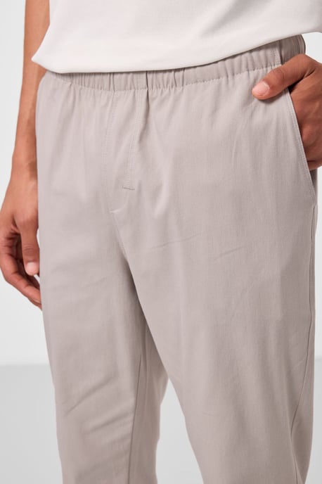 Herren Chinos mit geradem Schnitt aus Gabardine - Image 4