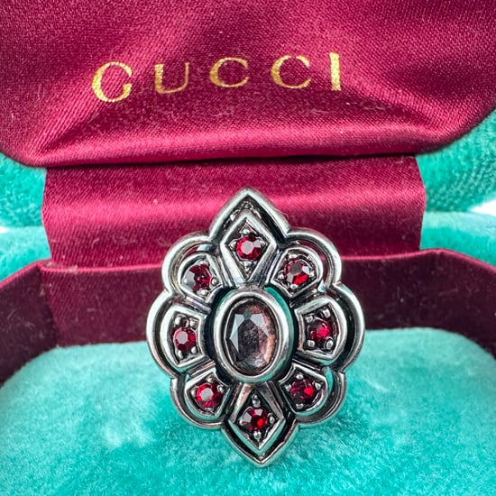 Gucci Ring mit roter Kristallblume aus silberfarbenem Metall - Image 2