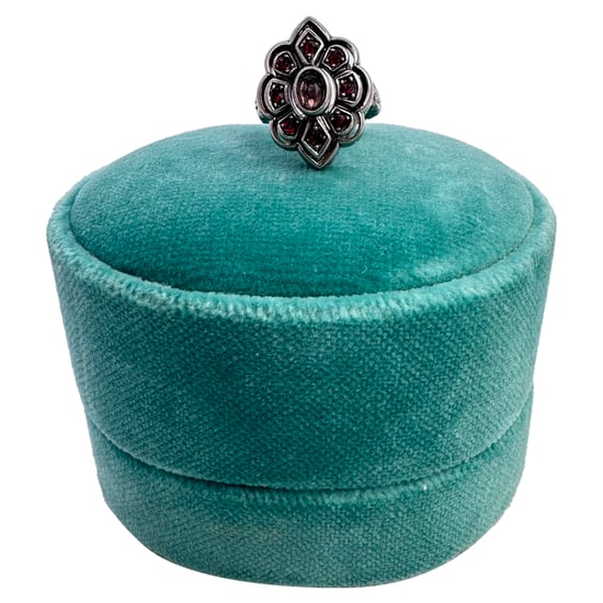 Gucci Ring mit roter Kristallblume aus silberfarbenem Metall - Image 3