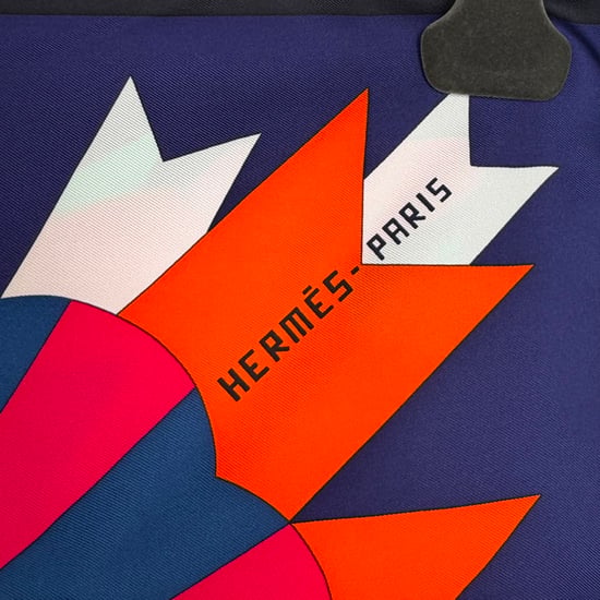 Hermès Cheval de Fête 90 aus mehrfarbiger Seide - Image 2