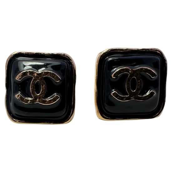Chanel CC Ohrstecker aus schwarzem Harz - Image 1
