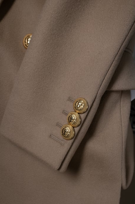 Balmain, beigefarbener Wollmantel mit goldenen Knöpfen - Image 6