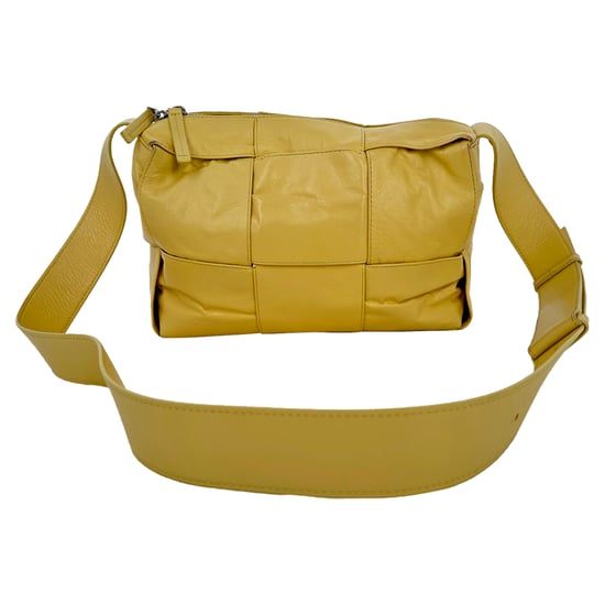 Bottega Veneta Medium Arco Kameratasche aus gelbem Kalbsleder - Image 2