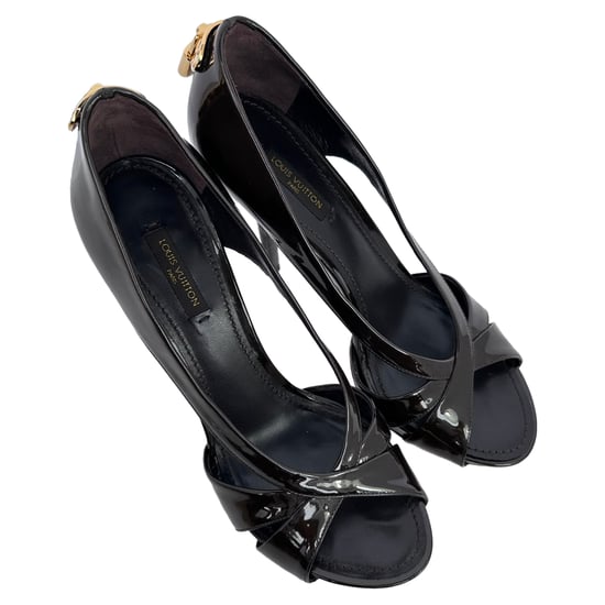 Louis Vuitton Pumps mit Schlossdetail und Cutout-Detail in schwarzem Lackleder - Image 6