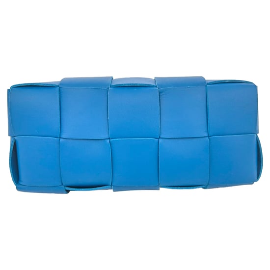Bottega Veneta Small Brick Cassette Schultertasche aus blauem Lammleder - Image 4