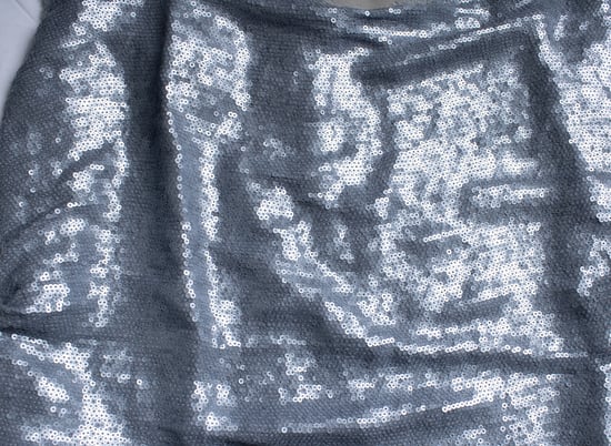 Donna Karan, graues, metallisch schimmerndes Paillettenoberteil - Image 6
